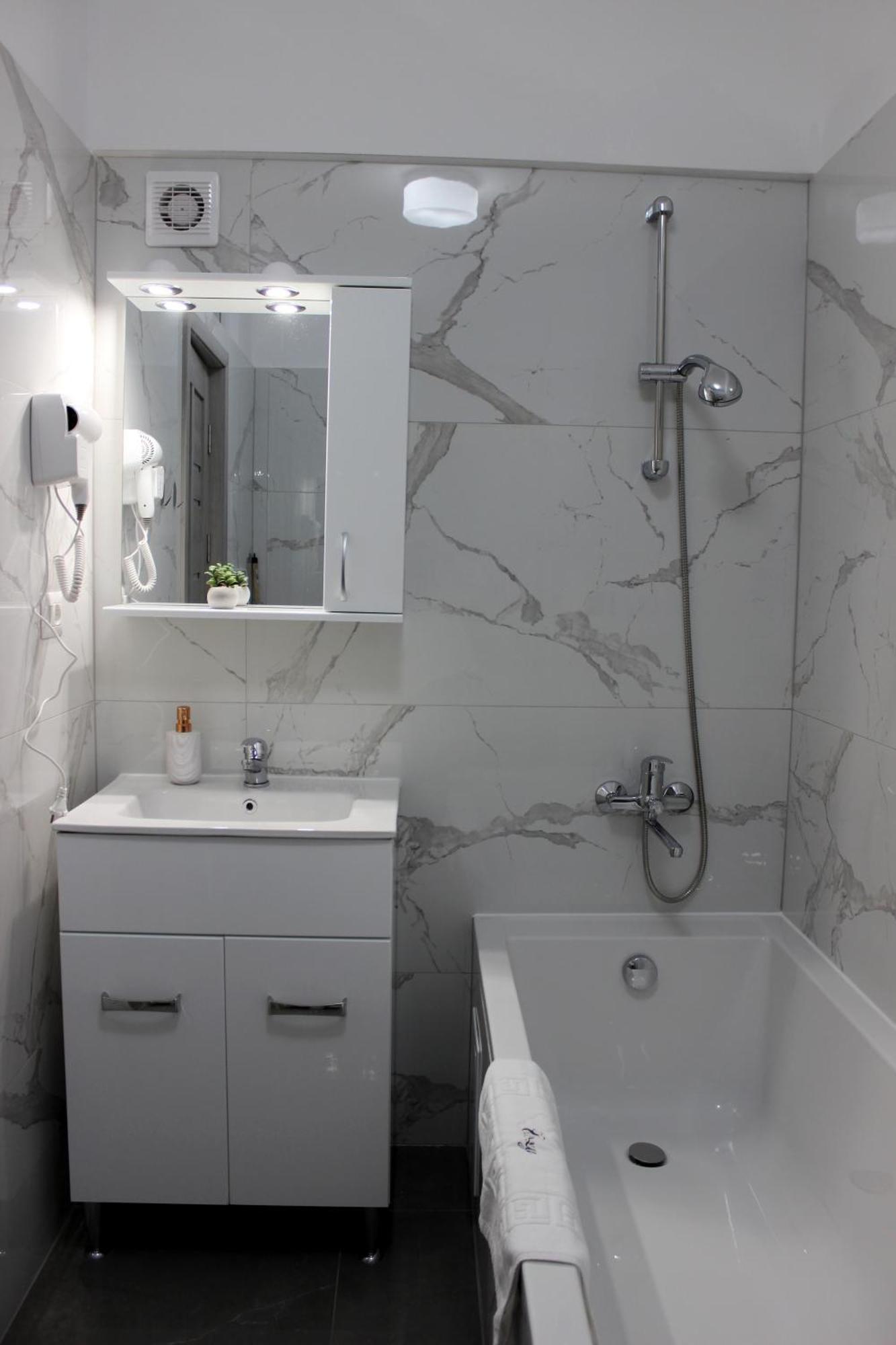 Deluxe Apartments On G Enescu Blvd Near Stefan Cel Mare University Suceava Ngoại thất bức ảnh
